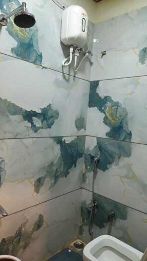 Basic Room, City View | Bathroom - AASHRAYA VRINDAVAN (Vrindavan)