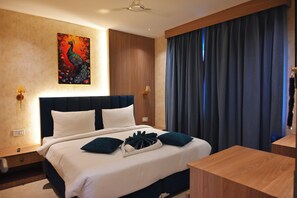 Laptop workspace, free WiFi, wheelchair access - AASHRAYA VRINDAVAN (Vrindavan)