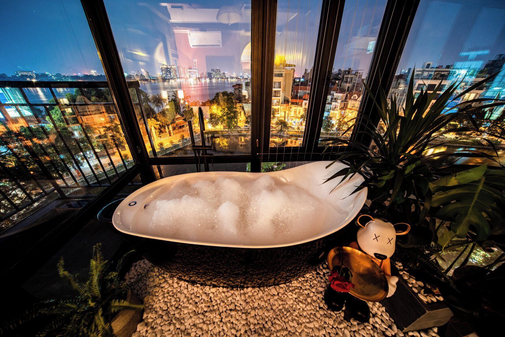 무료 미니바, 각각 다른 스타일의 인테리어, 각각 다르게 가구 비치, 책상