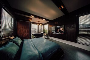 Free minibar, individually decorated, individually furnished, desk - Ekomo Home 95 - Metro Ben Thanh (Ho Chi Minh)