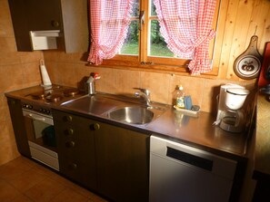 Fridge, oven, stovetop, dishwasher - Cozy vacation chalet on the Schwarzsee. (Schwarzsee)