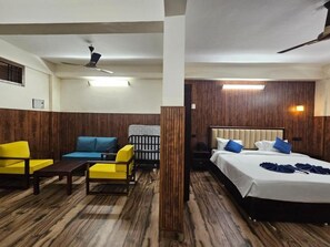 Laptop workspace, free WiFi - The Vintage Haven Munnar (Munnar)