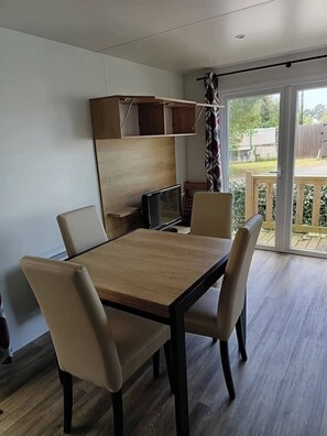 Interior - Charming Bungalow Rental in Saint-Jean-de-Monts with Shared Pool (Saint-Jean-de-Monts)