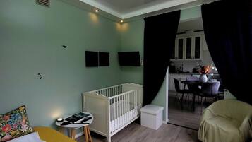 2 slaapkamers, een strijkplank/strijkijzer, internet, beddengoed