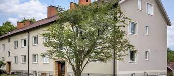 Charming 2-Bedroom Apartment in Rejmyre with Garden View
