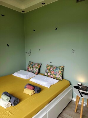 2 habitaciones, tabla de planchar con plancha, internet y ropa de cama 