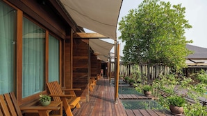 A wooden deck with outdoor seating and a small pool area. - Baan Krai Nao The Riverfront (Phra Pradaeng)