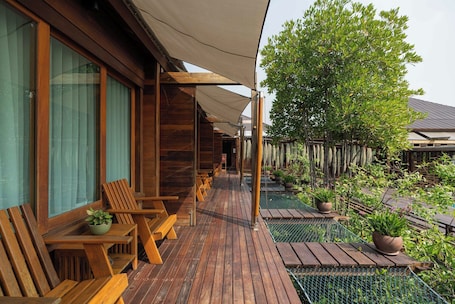 Terrace/patio. Baan Krai Nao The Riverfront