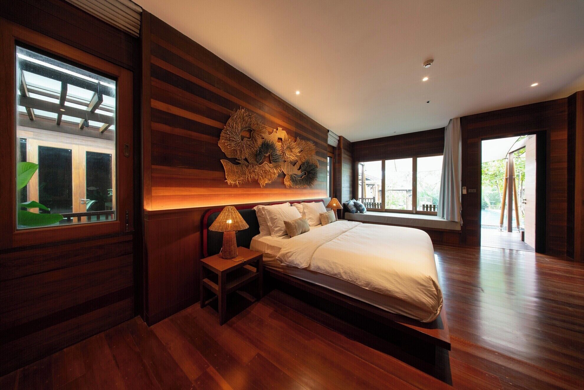 Deluxe Studio Suite, 1 King Bed | Individually decorated, free WiFi, bed sheets