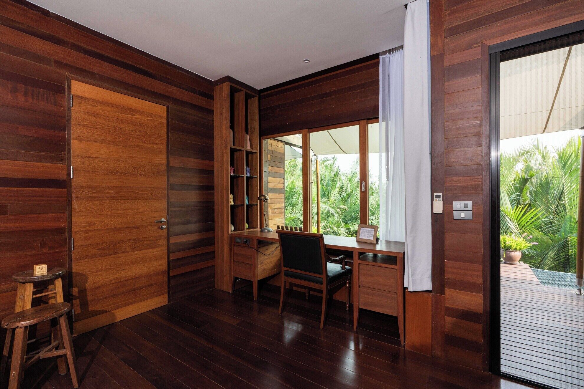 Deluxe Studio Suite, 2 Twin Beds | View from room