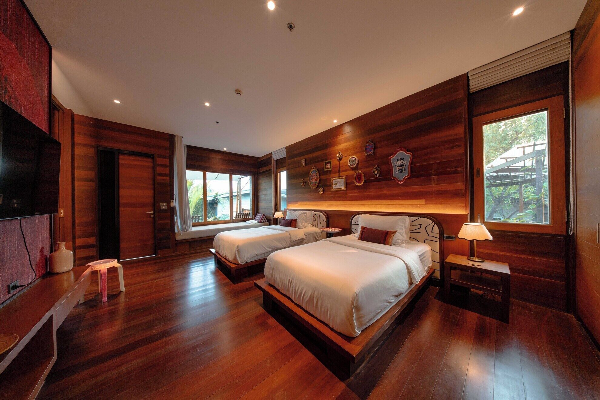 Deluxe Studio Suite, 2 Twin Beds | Individually decorated, free WiFi, bed sheets