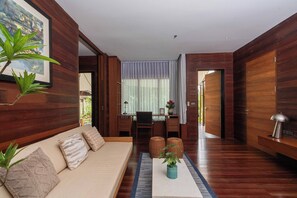 Deluxe Studio Suite, 1 King Bed