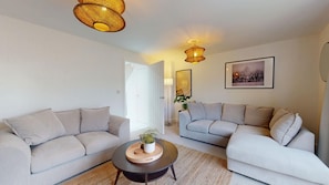 TV - The Vulcan View -  a house that sleeps 5 guests  in 3 bedrooms (Bicester)