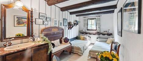 4 多间卧室、免费 WiFi、床单