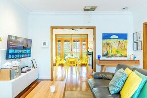 Living area - Cozy 3B Family Home in Mentone GardenFreeParking (Mentone)