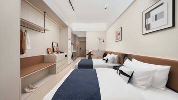 Business Twin Room | In-room safe, desk, blackout curtains, soundproofing