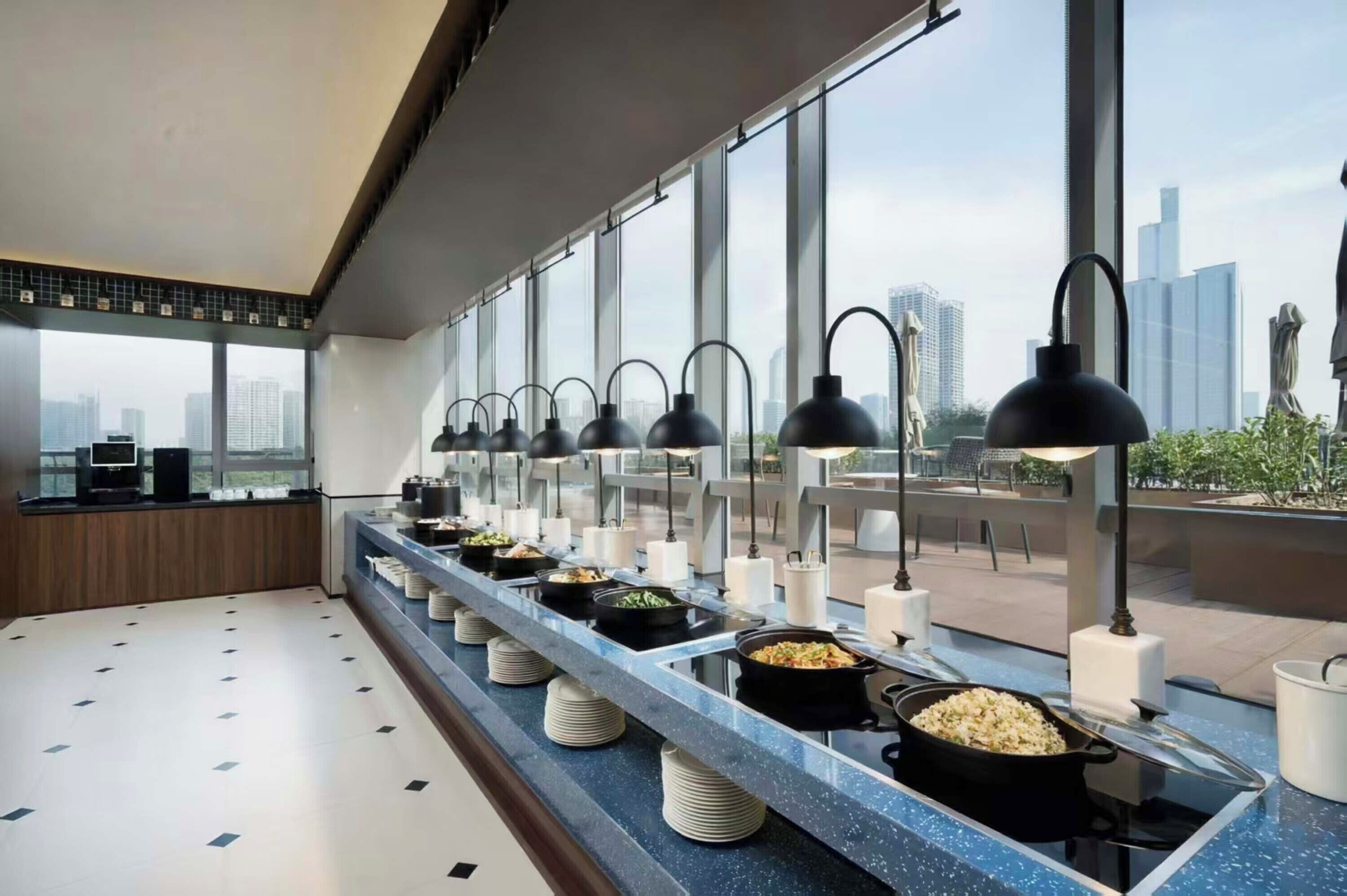 Free daily cooked-to-order breakfast 