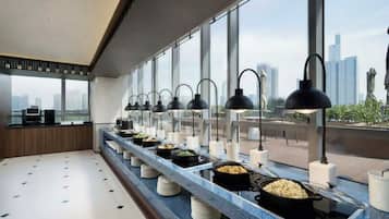 Free daily cooked-to-order breakfast