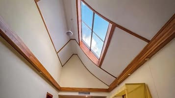 Dobbeltrom – deluxe, hageutsikt | Innvendig