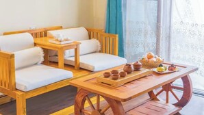 Superior Double Room, Garden View | Tempat makan