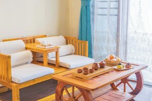 Superior Double Room, Garden View | Dining - Larng Yay Hotel (Vang Vieng)