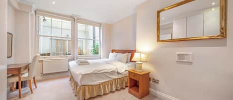 熨斗/熨衫板、Wi-Fi、床單