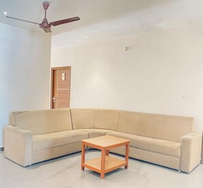 Living area - Hotel Chakrie Residency New (Tirupati)