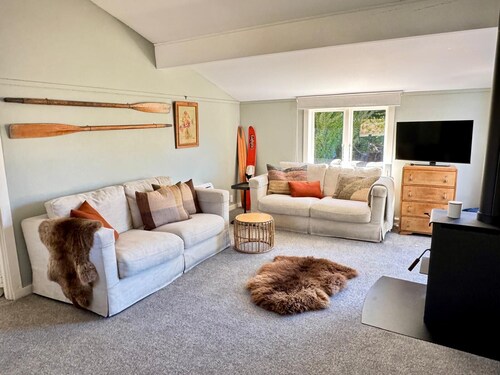 Cute cottage, 500mtrs to lake front and Church of the Good Shepherd!
