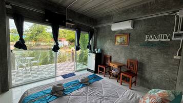 Superior Riverfront | Rideaux occultants, Wi-Fi gratuit, draps fournis