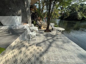 Tempat makan outdoor