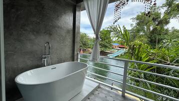 Grand Superior Riverfront | Balcony