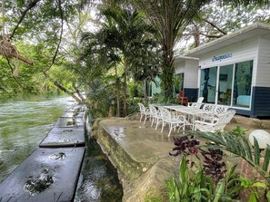 Tempat makan outdoor