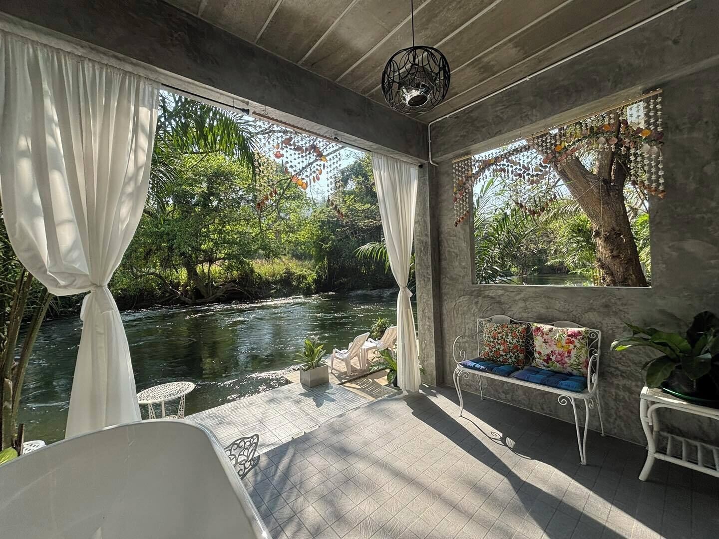 Grand Superior Riverfront | Balcony