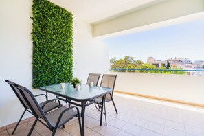 Apartment, 2 Bedrooms, Kitchen, City View | Outdoor dining