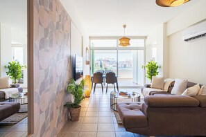 Apartment, 2 Bedrooms, Kitchen, City View | Living area | Smart TV, Netflix, streaming services