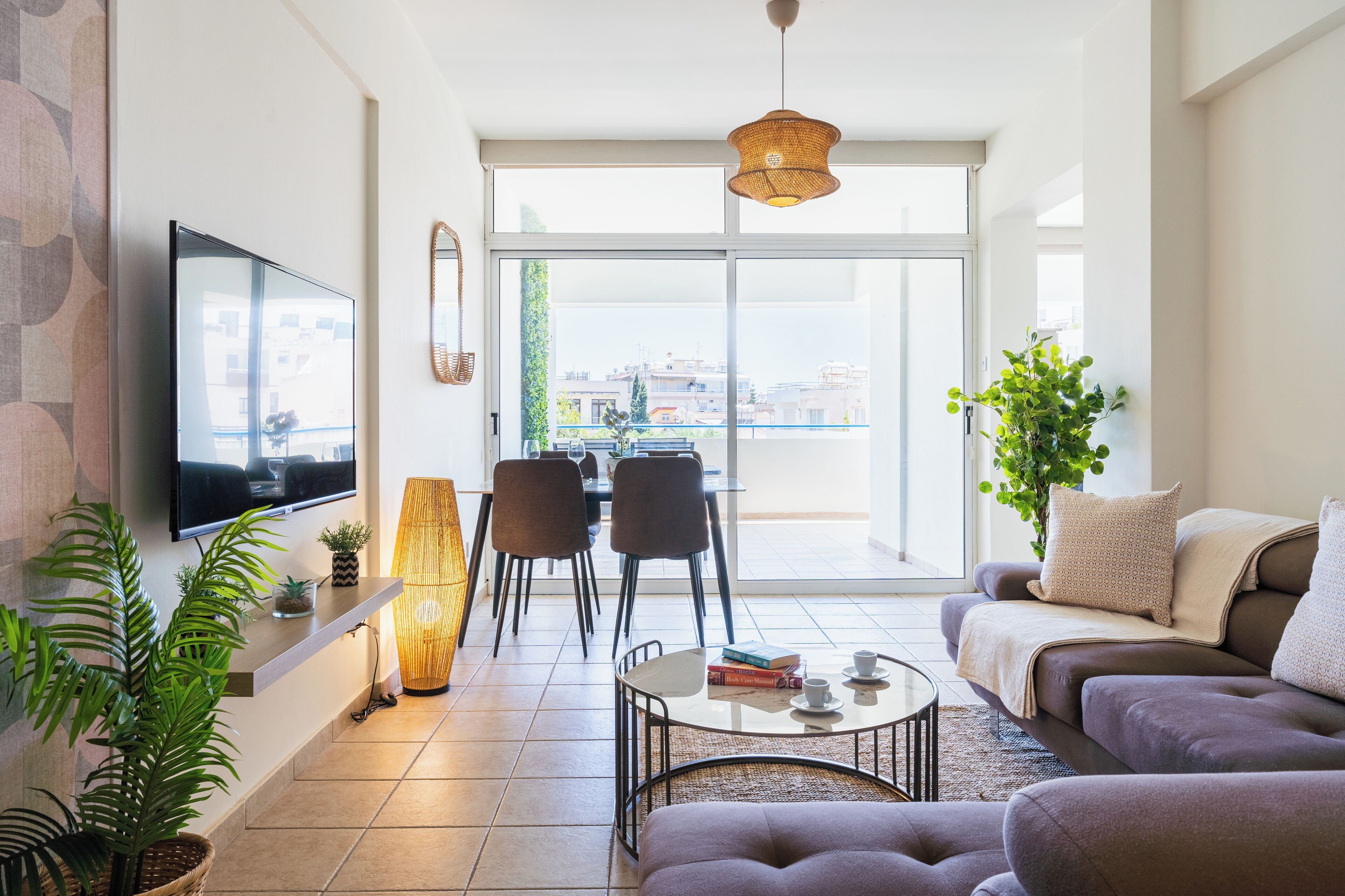 Lejlighed - 2 soveværelser - køkken - byudsigt | Opholdsområde | Smart-tv, Netflix, streamingtjenester