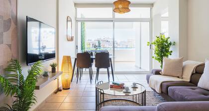 Yellow Canvas 2-BR & Balcony in Larnaca