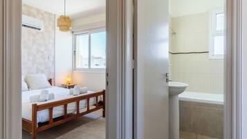 Appartement, 2 chambres, cuisine, vue ville | Draps en coton égyptien, literie de qualité supérieure
