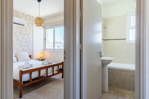 Apartment, 2 Bedrooms, Kitchen, City View - Yellow Canvas 2-BR & Balcony in Larnaca (Larnaca)