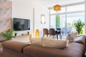 Apartment, 2 Bedrooms, Kitchen, City View | Living area | Smart TV, Netflix, streaming services