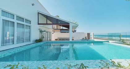 AleseaBaroro: Private Beachfront Villa - Pool, Jacuzzi