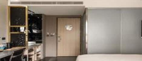 Quarto casal standard, 1 cama de casal | Cofres nos quartos, cortinas blackout, quartos à prova de som