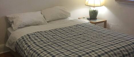 Iron/ironing board, WiFi, bed sheets