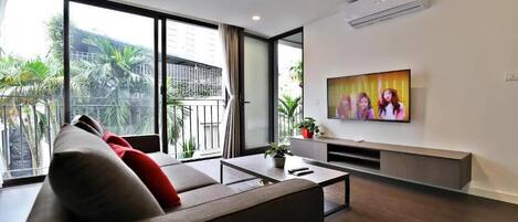 Apartment, Balcony, City View | Living area