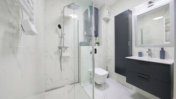 Apartment (4A) | Bathroom