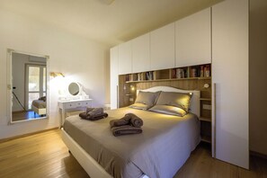 5 室のベッドルーム、アイロン / アイロン台、WiFi (無料)、ベッドシーツ