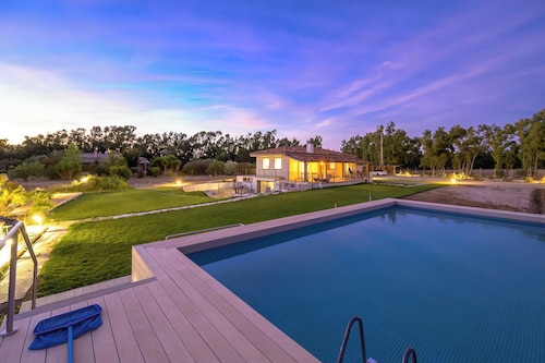 Sunset Villa - Entire Structure