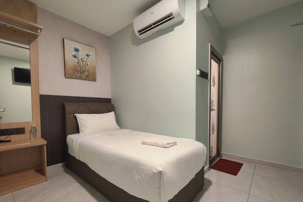 Single Room | Free WiFi