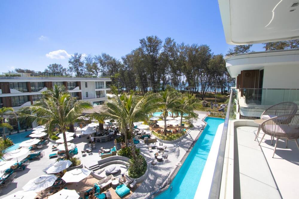 189/267 3BR Beachfront Pool View