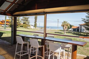 Outdoor dining - Princes Beach Cottage, outdoor entertainer, sea views, BBQ & fireplace (Ledge Point)